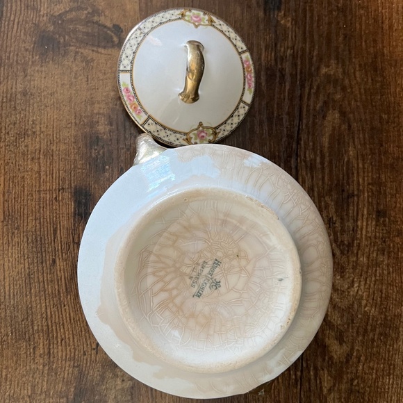 Homer Laughlin Covered Sugar Bowl - Picture 11 of 12